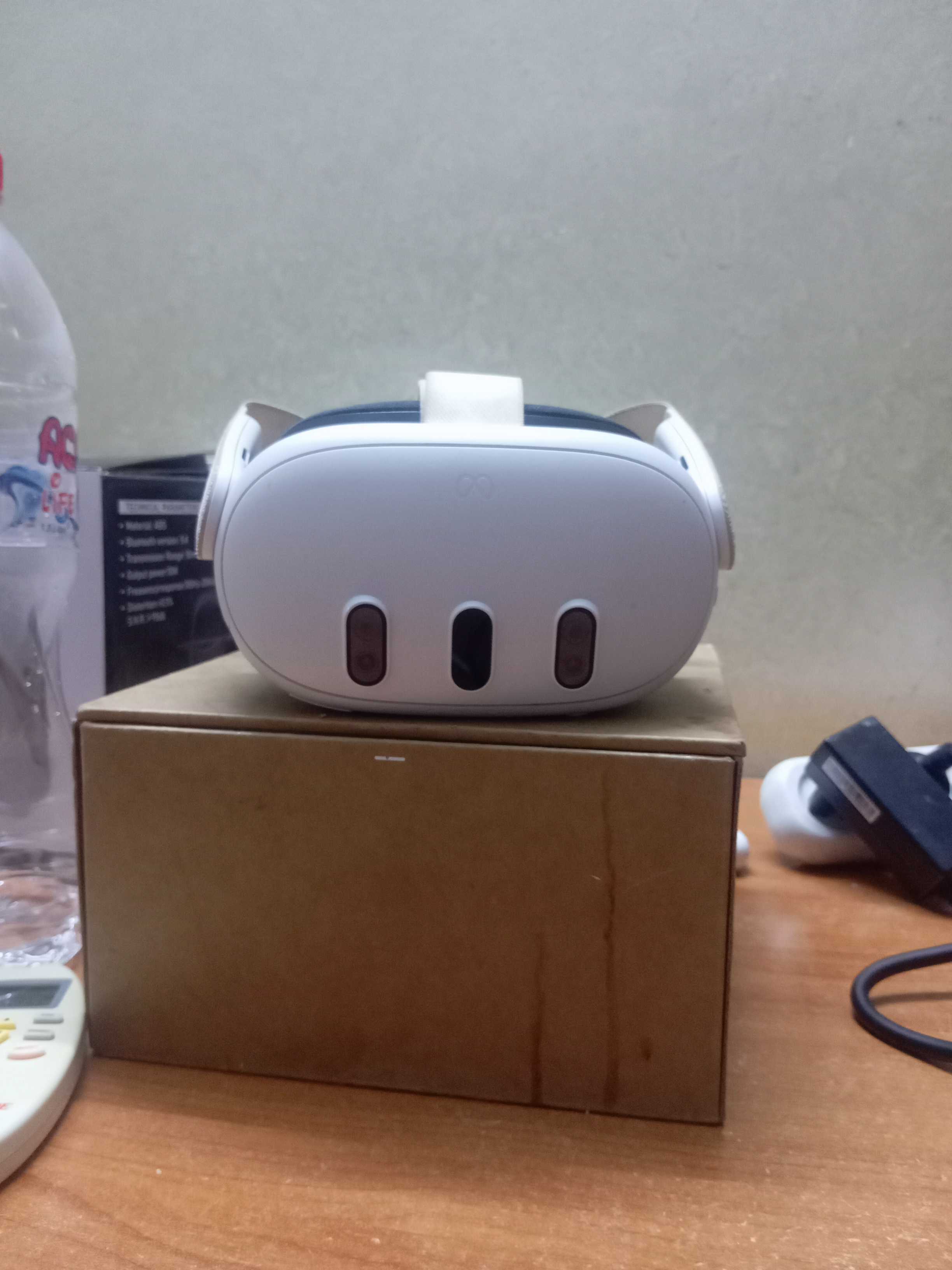 Meta Quest 2 All-In-One Virtual Reality Headset